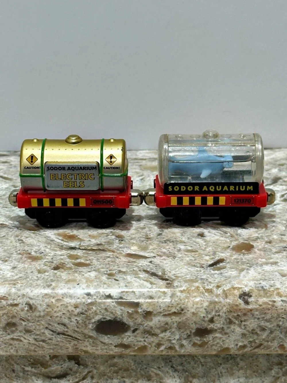 Thomas & Friends Sodor Aquarium Shark Car & Electric Eel Tanker Take Along 2004